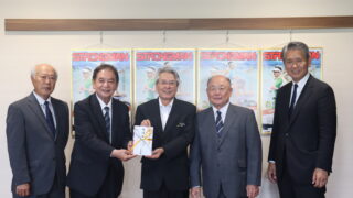 全日本トライアスロン宮古島大会へ寄付⾦贈呈