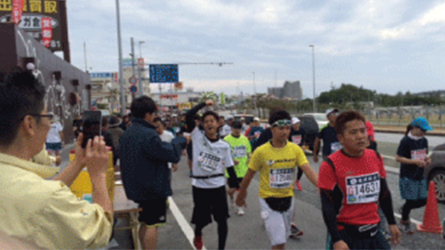 ☆那覇マラソン☆　～今年もボランティア活動を行いました！！～