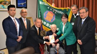 沖縄尚学⾼等学校へ寄付⾦贈呈